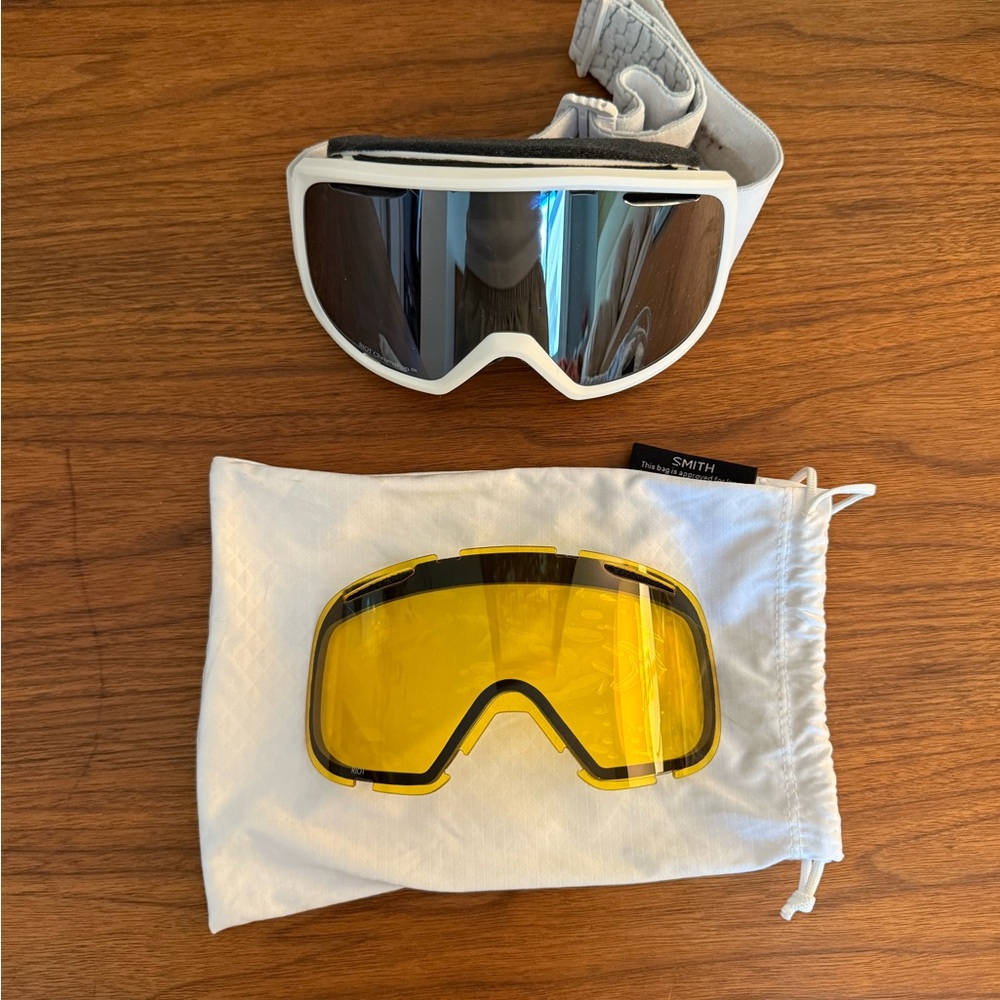 SMITH White Ski Goggles with Interchangeable Lenses